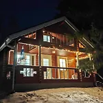 Lapland Aurora Riverside Chalet Raiskio